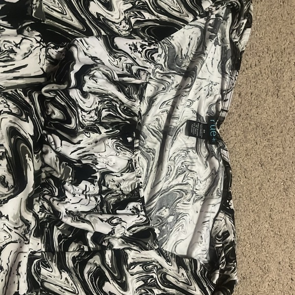 Rue + size 2x - Picture 2 of 3